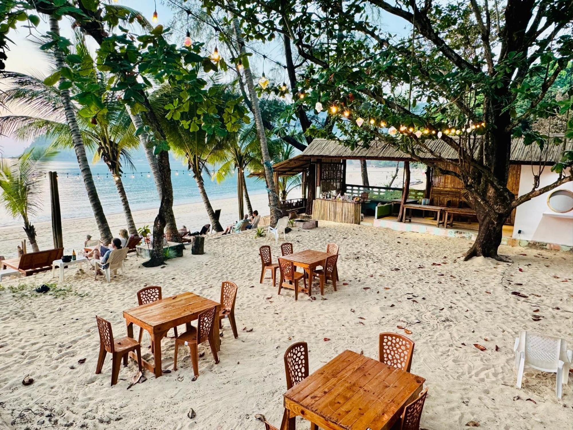 Sunny Cove Beach Resort Koh Phayam Ranong Extérieur photo