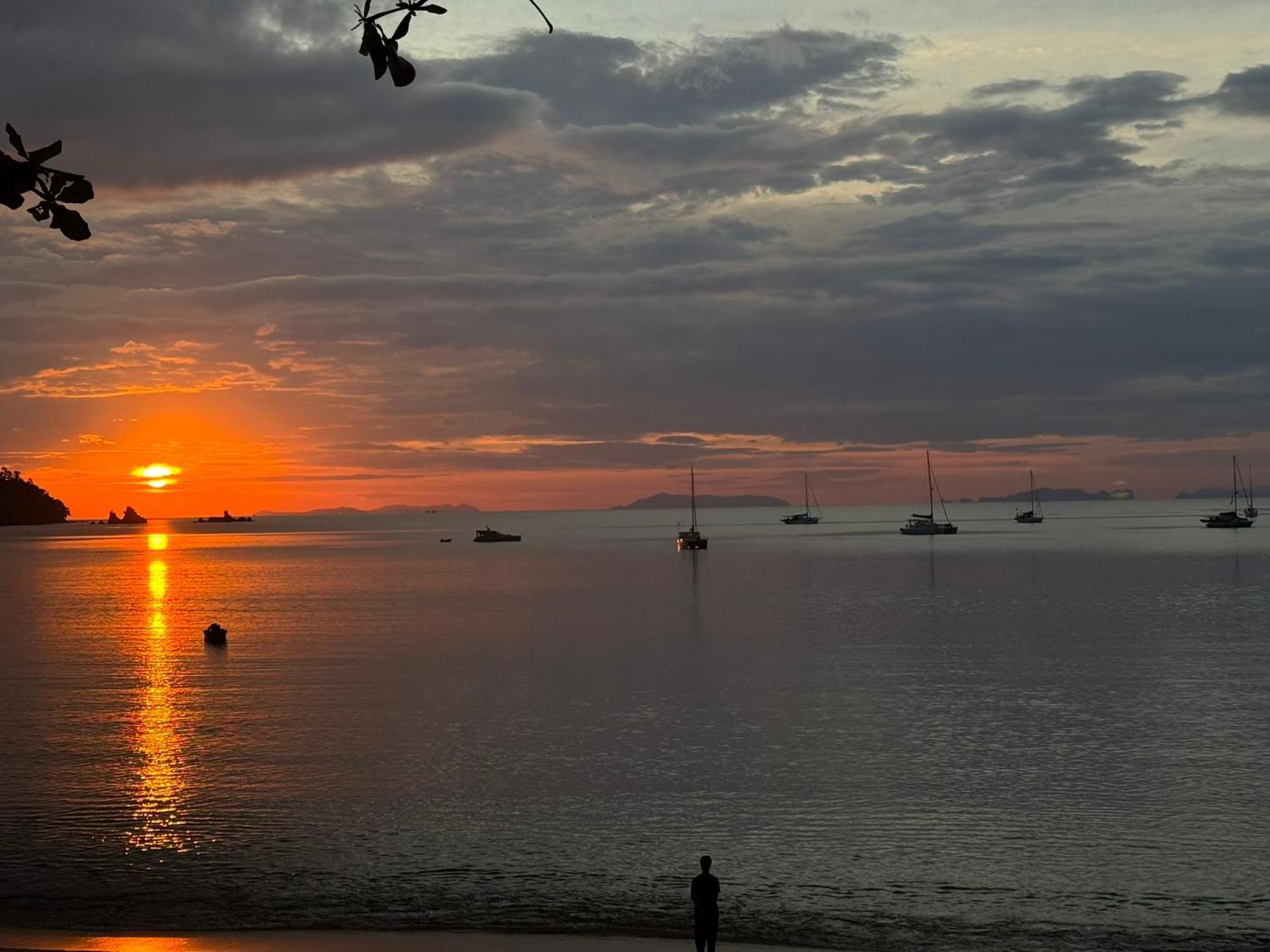 Sunny Cove Beach Resort Koh Phayam Ranong Extérieur photo